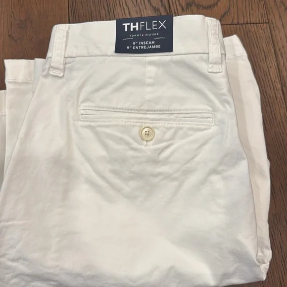 Tommy Hilfiger. Men’s, white chinos.34W.NWT.